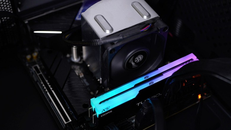 組一台已經準備好鬼轉 GTA 6 遊戲主機的偽 ITX 家用伺服器！