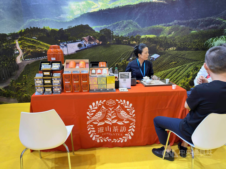 江蘇文旅博覽會,台灣館體驗擲筊與品茶