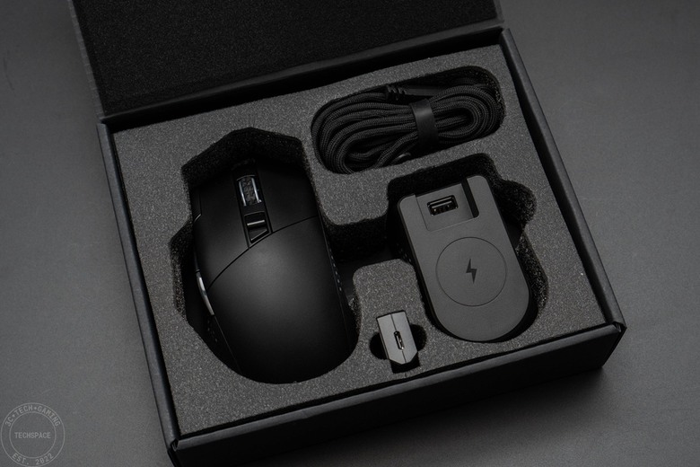 MSI VERSA PRO WIRELESS 無線電競滑鼠開箱評測 | 搭載 PixArt PAW-3395 光學感測器、三模輸出、具備 MOUSE DOCK PRO 磁性充電座