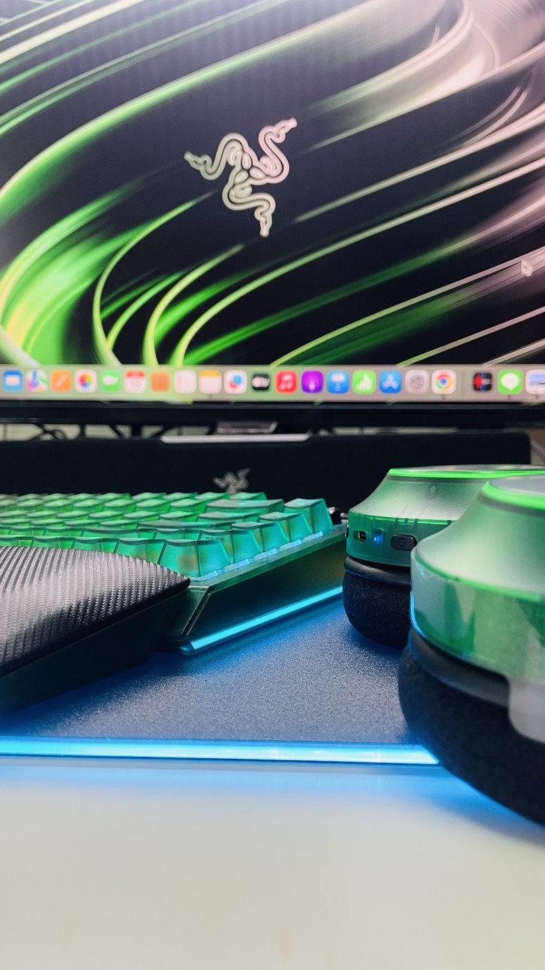 【阿洪開箱中】雷蛇 Razer Phantom 幻影綠系列整組開箱實測心得｜RGB 美學全面解放，透明設計再掀桌面革命！