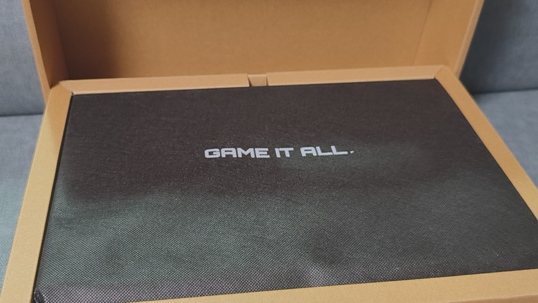 「開箱分享」 GIGABYTE A16, 低調中的高調