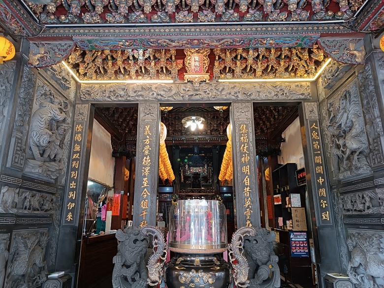 臺北製糖所文化園區、萬華林宅｜星巴克 艋舺門市、仁濟療養院、萬華故事館、青年公園游泳池、金義合行、艋舺集義宮、艋舺洪氏祖厝、萬華國中活動中心、雙園國小健康樓、五〇年代首批整建住宅 — 臺北市區小旅行之南艋舺半日散策