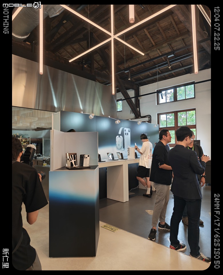 Glyph、鏡頭、續航一次看懂：Nothing Phone (3) 深度開箱