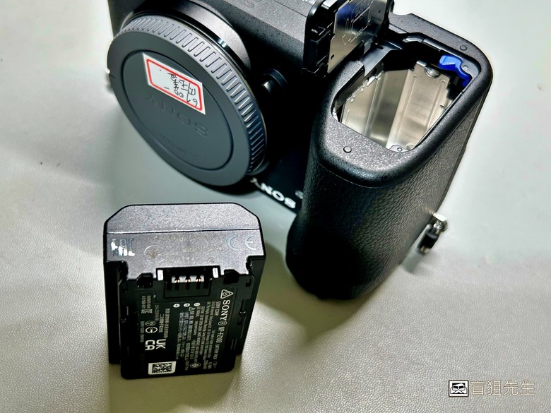 【盲狙先生傳100】SONY a6700M 被小惡魔推坑篇 | SEL18135 KIT鏡+SEL16F2.8，街拍、旅遊一次到位的入門機首選
