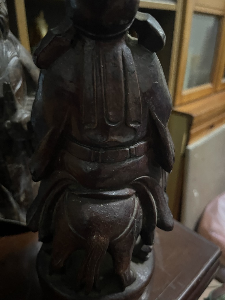 請問這是竹根雕嗎？