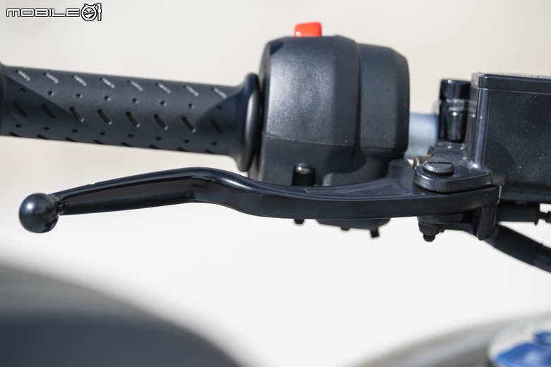 Triumph Speed400 試駕報告 | 動力飽滿、輕巧無壓力的日常坐騎！