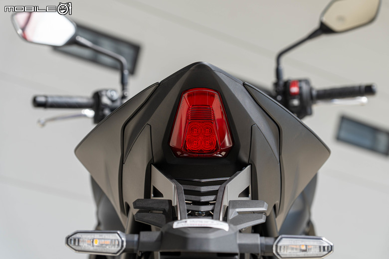 Honda CB1000 Hornet SP賽道試駕｜黑金配色低調奢華，Öhlins懸吊加持