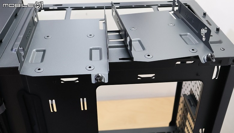 點我看大圖 North 的簡約平價版 Fractal Design Epoch 開箱