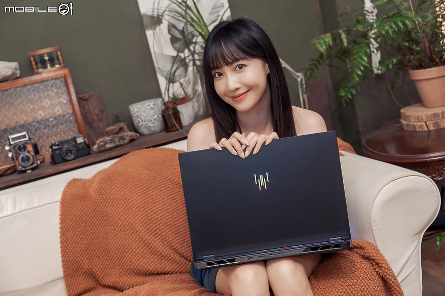 點我看大圖 Acer Predator Helios 18 AI 測試報告|旗艦掠奪者滿血回歸
