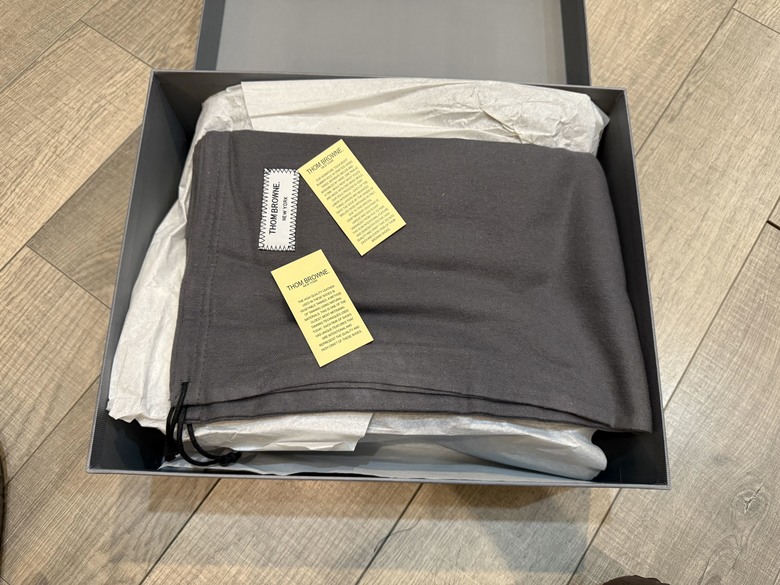 「開箱」Thom Browne 踝靴 & 四條槓毛衣 & VERSACE 帽子