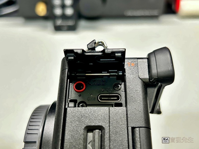 【盲狙先生傳100】SONY a6700M 被小惡魔推坑篇 | SEL18135 KIT鏡+SEL16F2.8,街拍、旅遊一次到位的入門機首選