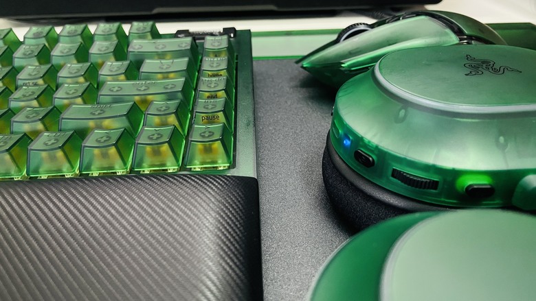 【阿洪開箱中】雷蛇 Razer Phantom 幻影綠系列整組開箱實測心得｜RGB 美學全面解放，透明設計再掀桌面革命！