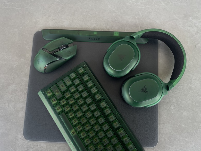 【阿洪開箱中】雷蛇 Razer Phantom 幻影綠系列整組開箱實測心得｜RGB 美學全面解放，透明設計再掀桌面革命！