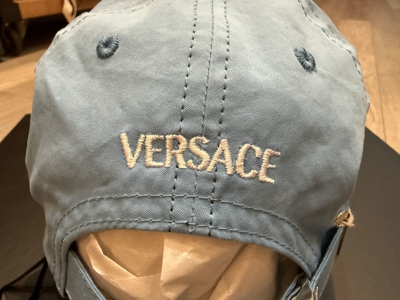 「開箱」Thom Browne 踝靴 & 四條槓毛衣 & VERSACE 帽子