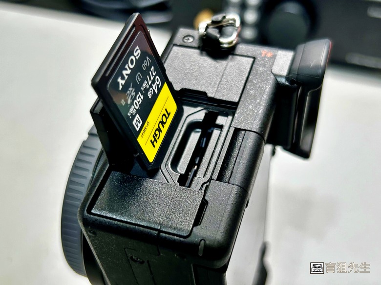 【盲狙先生傳100】SONY a6700M 被小惡魔推坑篇 | SEL18135 KIT鏡+SEL16F2.8,街拍、旅遊一次到位的入門機首選
