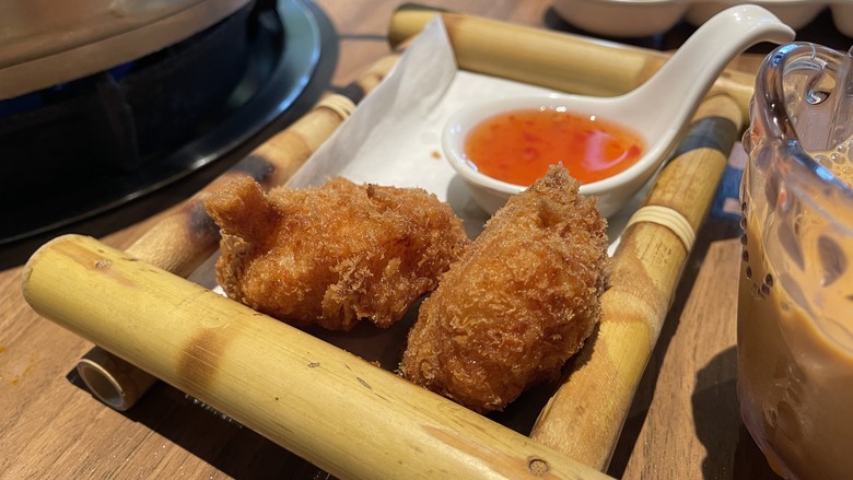 【食記】【台中火鍋｜泰滾泰式火鍋 崇德店二訪】壽星送蝦超划算｜夢幻奢華鍋＋鍋烤節活動一次體驗 2025/08【阿洪開箱中】