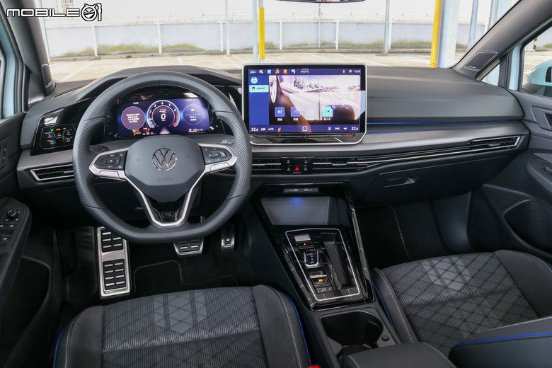 Volkswagen Golf 280 eTSI R-Line 試駕｜科技指數升級、仍為經典之作！