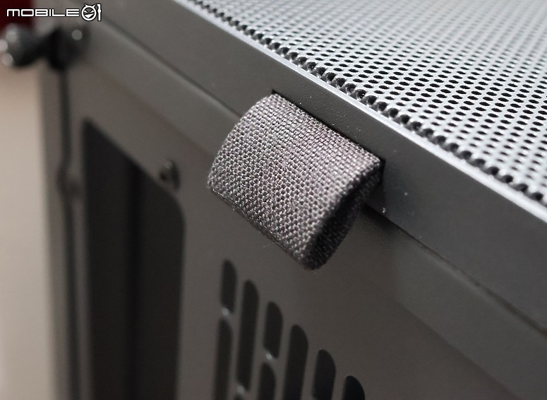 點我看大圖 North 的簡約平價版 Fractal Design Epoch 開箱