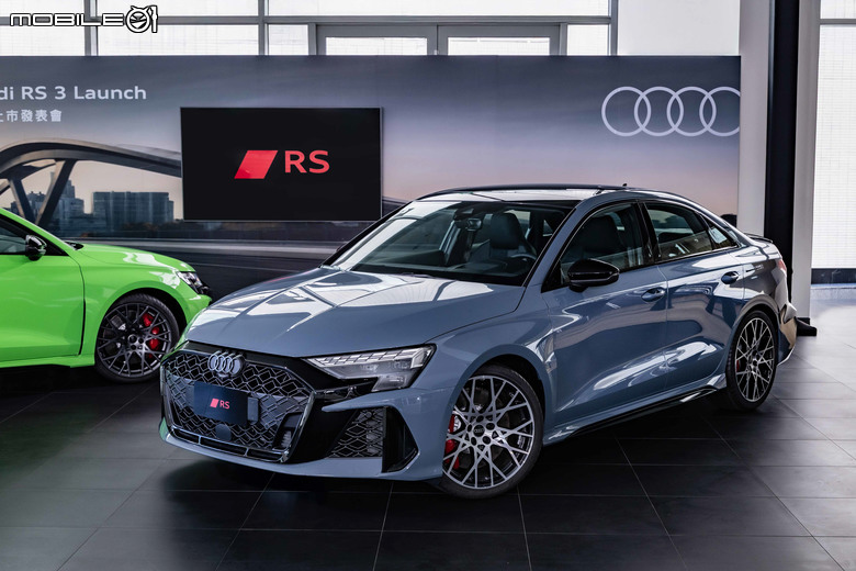 Audi RS 3 雙車型同步發表｜五缸渦輪帶來400匹強大性能、售價350.3萬元起！