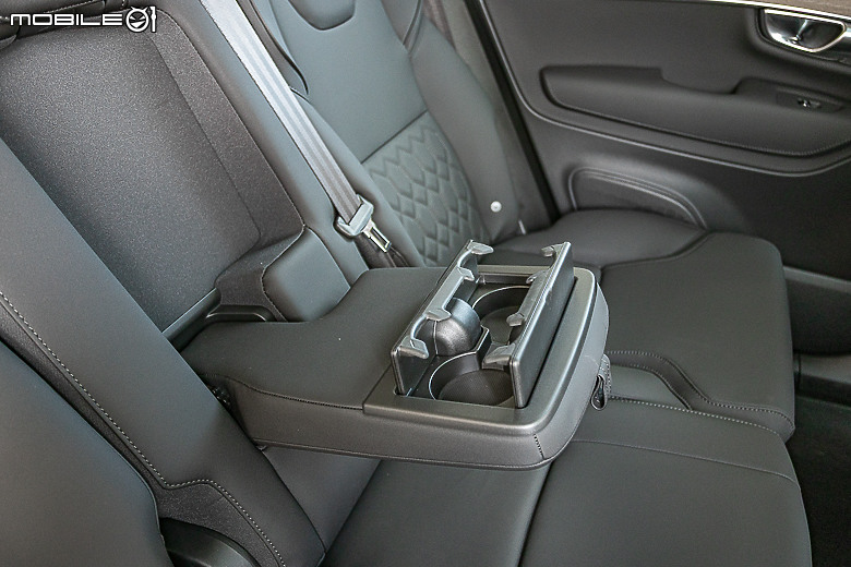 Volvo 小改款 XC90 B5 Plus 試駕｜披上時尚外衣、融入科技元素，利劍重磨再戰一回！