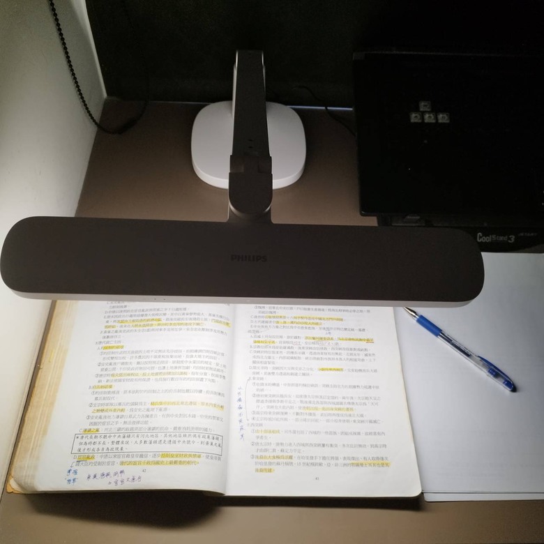 分享 租屋小套房光源改造!夜讀仔的書桌救星