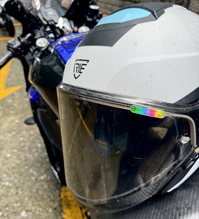 [心得] IRIE NOVA3.0安全帽 下雨通勤神器