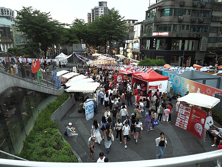 心中山線形公園、誠品書店 R79、玫瑰古蹟—蔡瑞月舞蹈研究社、光點台北(台北之家)、中山藏藝所,附掛OKAY韓國烤肉 — 臺北市區小旅行之選物小攤、咖啡香與日系文青風生活圈