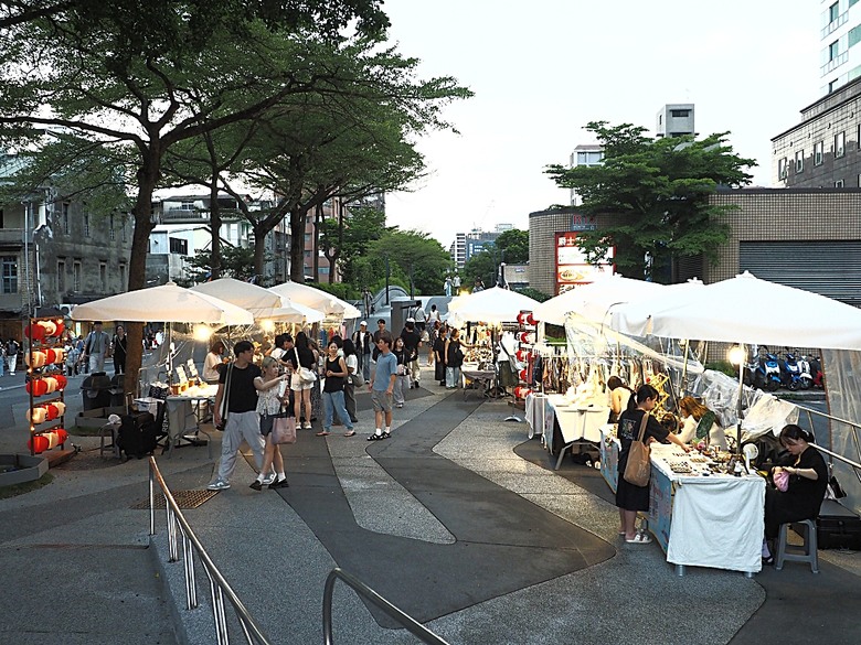 心中山線形公園、誠品書店 R79、玫瑰古蹟—蔡瑞月舞蹈研究社、光點台北(台北之家)、中山藏藝所,附掛OKAY韓國烤肉 — 臺北市區小旅行之選物小攤、咖啡香與日系文青風生活圈