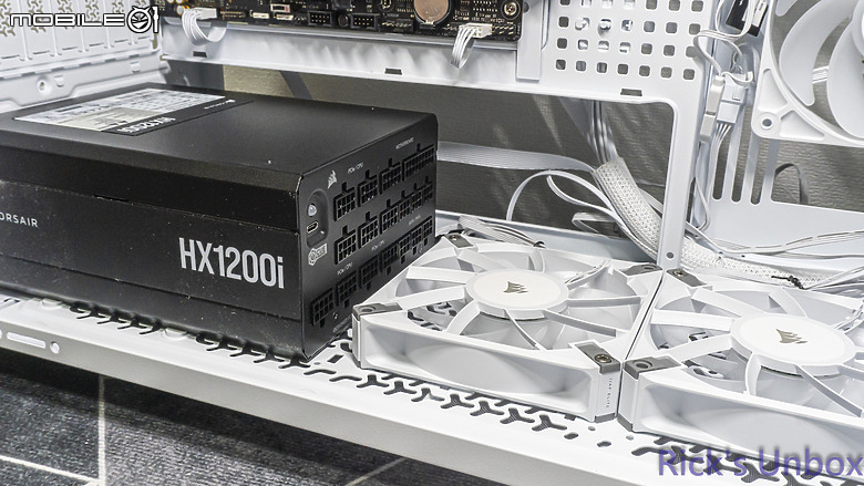 【開箱】高模組化頂級中塔機殼 | CORSAIR FRAME 5000D RS ARGB WHITE