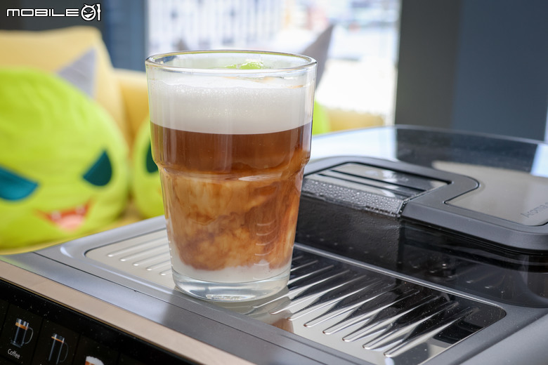 飛利浦 Philips EP5500 LatteGo 全自動義式咖啡機開箱|20種以上飲品選擇,從義式濃縮到冰雲朵拿鐵一次滿足!