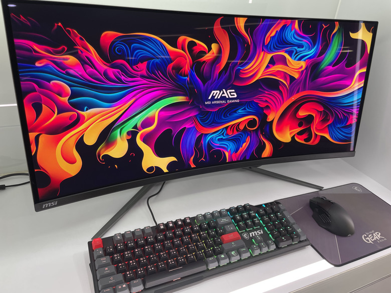 台中微星旗艦館 | MSI MAG 341 CQP QD-OLED 一旦入手就停不下來