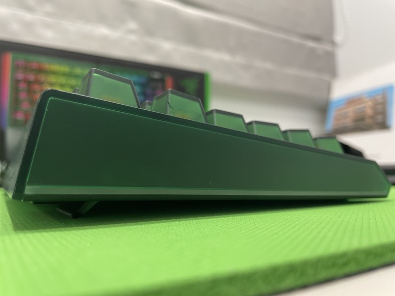 【阿洪開箱中】雷蛇 Razer Phantom 幻影綠系列整組開箱實測心得｜RGB 美學全面解放，透明設計再掀桌面革命！