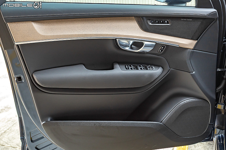 Volvo 小改款 XC90 B5 Plus 試駕|披上時尚外衣、融入科技元素,利劍重磨再戰一回!