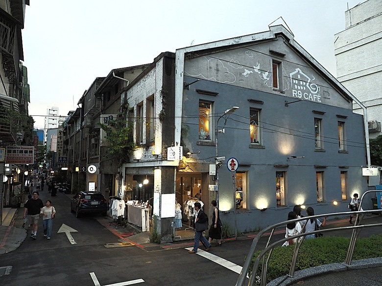 心中山線形公園、誠品書店 R79、玫瑰古蹟—蔡瑞月舞蹈研究社、光點台北(台北之家)、中山藏藝所,附掛OKAY韓國烤肉 — 臺北市區小旅行之選物小攤、咖啡香與日系文青風生活圈