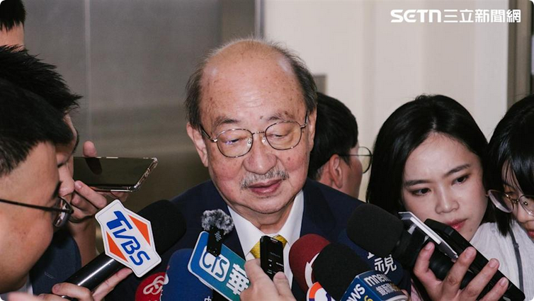 點我看大圖 潘孟安親訪勸退柯建銘 柯妻哭訴都75歲了:讓他當完這屆總召,不要給他難堪。