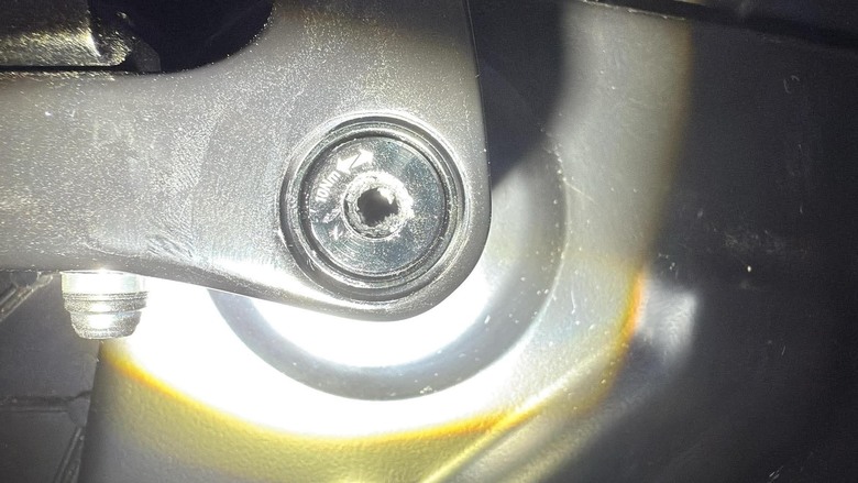 完蛋了 我公路車後輪鎖在訓練台上滑牙了 到底要怎麼辦