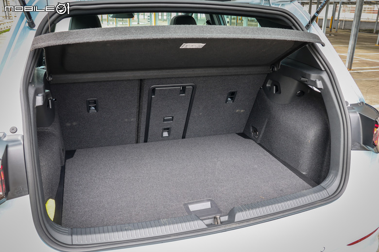 Volkswagen Golf 280 eTSI R-Line 試駕｜科技指數升級、仍為經典之作！