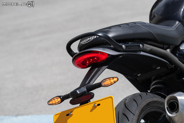 Triumph Speed400 試駕報告 | 動力飽滿、輕巧無壓力的日常坐騎！