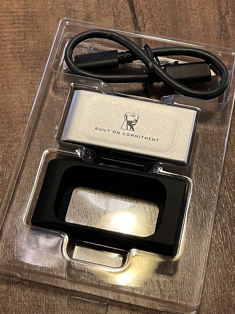 小體積・大超值：Kingston XS2000 外接 SSD 開箱，打造行動創作新典範