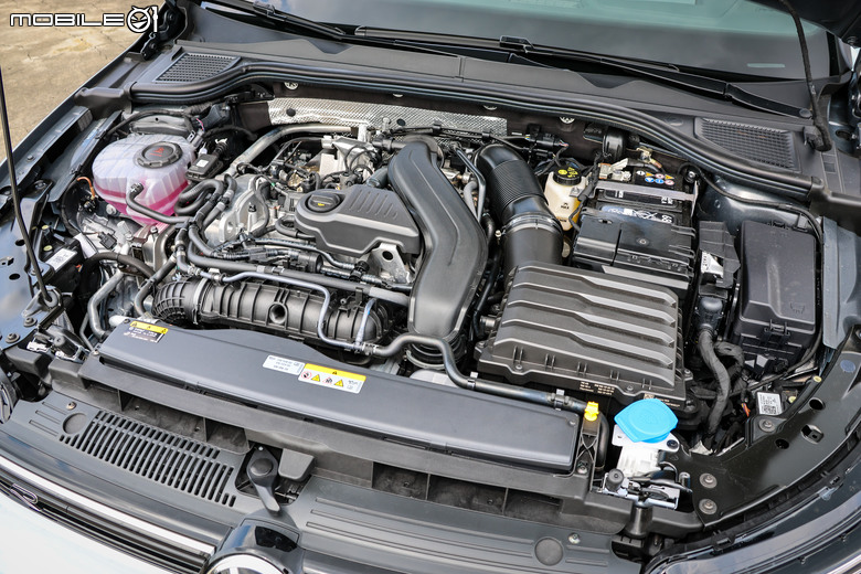 Volkswagen Golf 280 eTSI R-Line 試駕｜科技指數升級、仍為經典之作！
