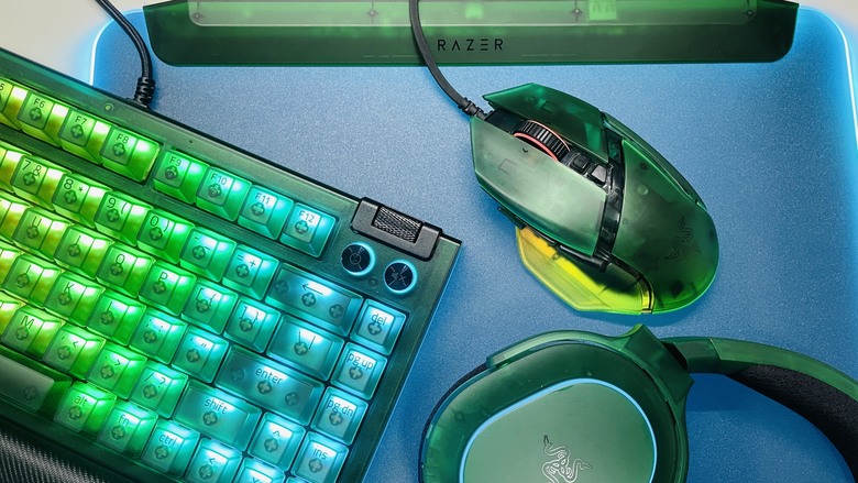 【阿洪開箱中】雷蛇 Razer Phantom 幻影綠系列整組開箱實測心得｜RGB 美學全面解放，透明設計再掀桌面革命！