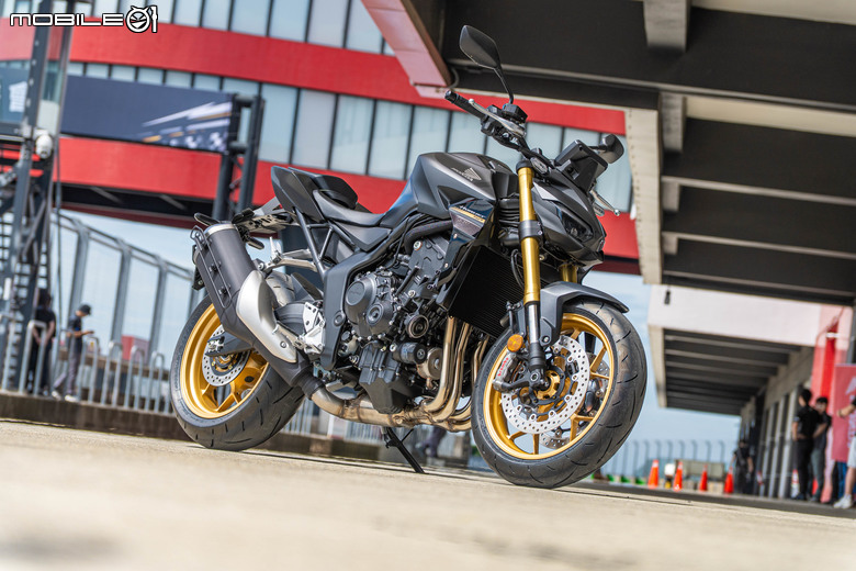 點我看大圖 Honda CB1000 Hornet SP賽道試駕|黑金配色低調奢華,Öhlins懸吊加持