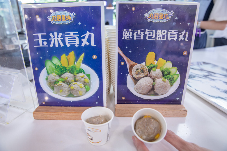 點我看大圖 蓋婭莊園、丸聚星球、老楊方塊酥觀光工廠、永光故事屋、蕭老師火雞肉飯 景點美食一次打包