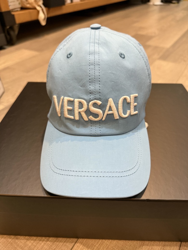 「開箱」Thom Browne 踝靴 & 四條槓毛衣 & VERSACE 帽子