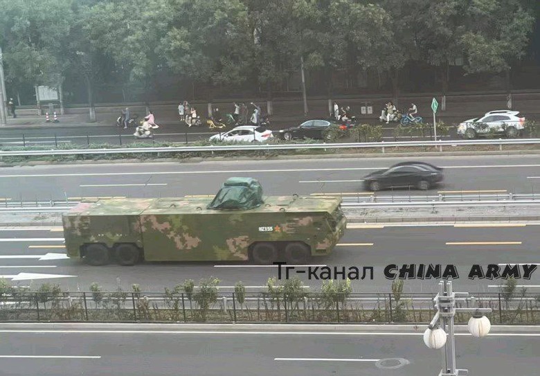 中国的阅兵彩排，全是新武器，所有人都成了军盲