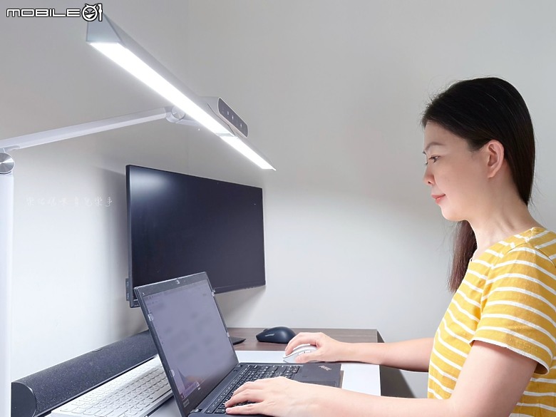 開箱 舞光DANCELIGHT Eye Health 全光譜護眼檯燈｜孩子閱讀學習的護眼好夥伴！