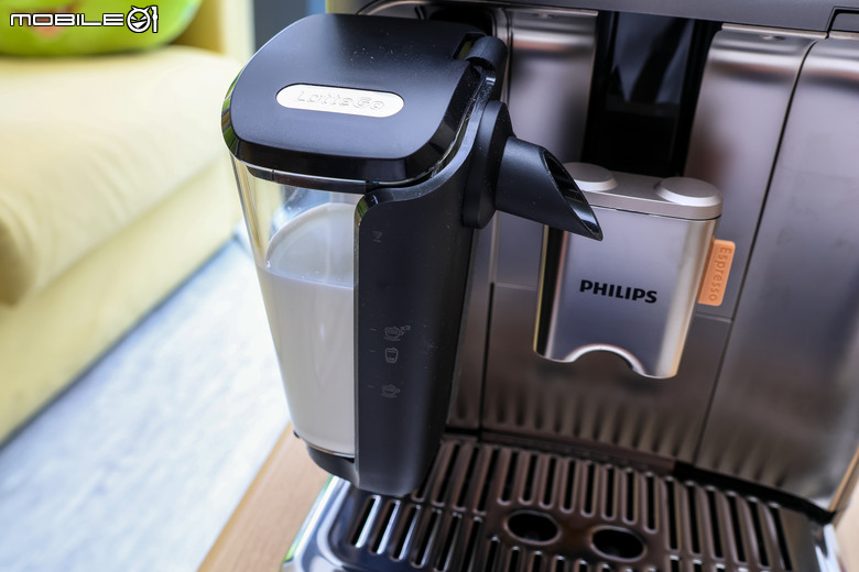 飛利浦 Philips EP5500 LatteGo 全自動義式咖啡機開箱|20種以上飲品選擇,從義式濃縮到冰雲朵拿鐵一次滿足!