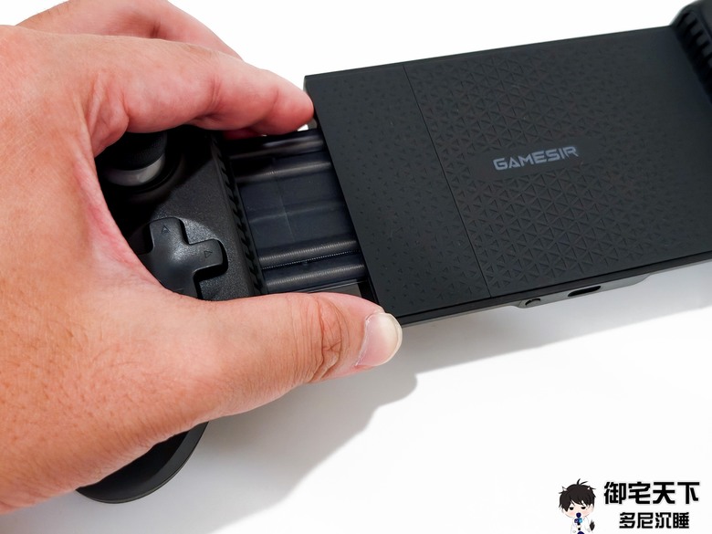 開箱|GAMESIR 蓋世小雞 G8+ 射手座拉伸手把 - 為行動娛樂玩家量身打造,搭配 iPhone 享受極致手遊體驗!