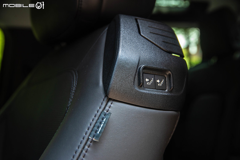 Defender 90 with County Pack 試駕｜帶點復古味，穿梭城市街景一樣對味！