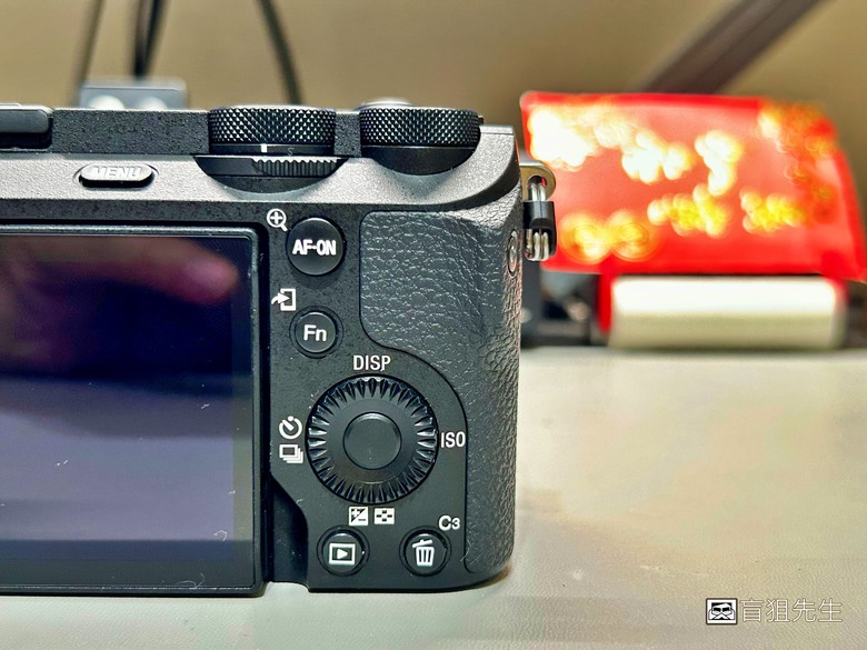 【盲狙先生傳100】SONY a6700M 被小惡魔推坑篇 | SEL18135 KIT鏡+SEL16F2.8,街拍、旅遊一次到位的入門機首選